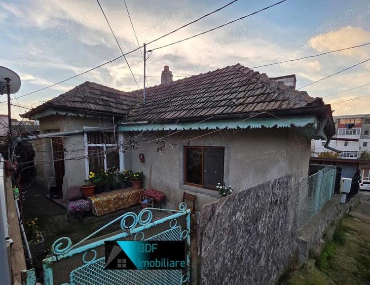 Vand casa in judetul Tulcea ,Strada Crisan compusa, din 2 dormitoare o sufragerie, bucatarie, baie - 1