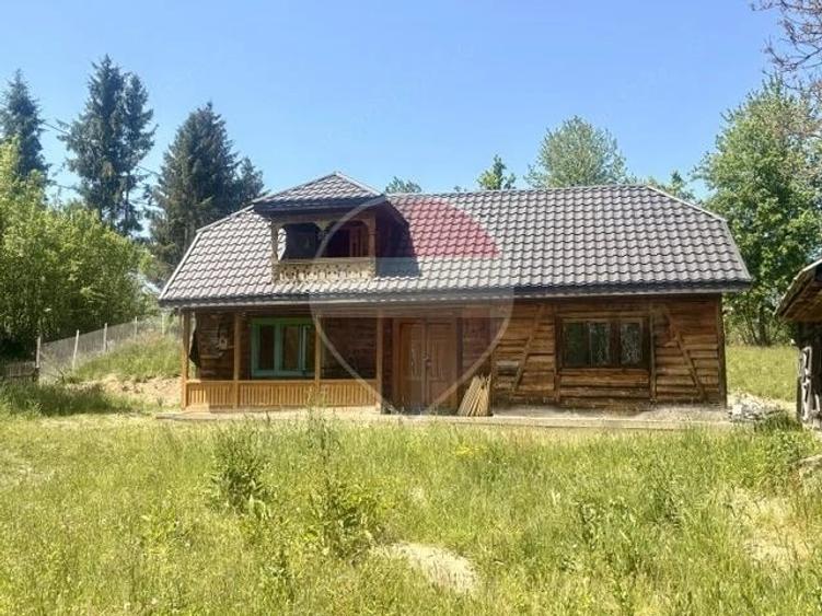 Casă cu 2 camere cu Teren 9035 Mp în Breb