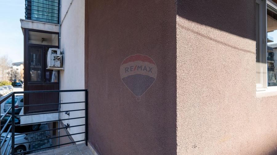 Dobroesti - vanzare apartament 3 camere, strada Marului - 27