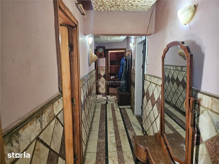 Apartament cu 3 camere semidecomandat, mobilat în Central