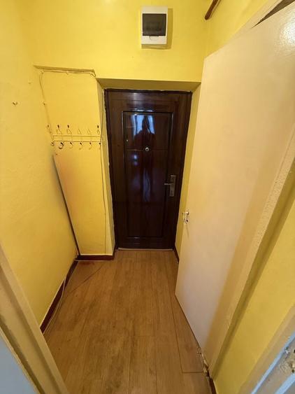 Ofer spre vanzare Garsoniera la etajul 1 zona Ostrovului nr 11 - 4