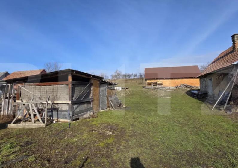 Casa cu teren 3.800 mp, cu 35 m front stradal, la 10 km de B - 2