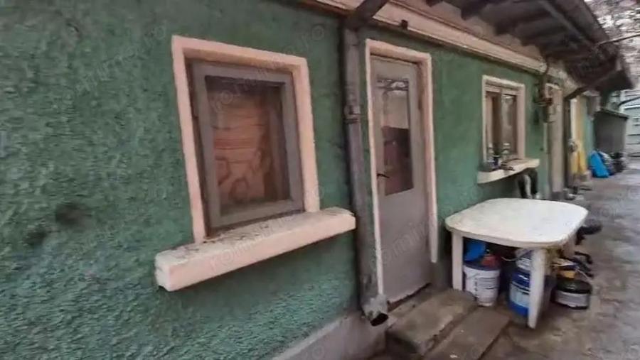 Teren 250 mp si casa batraneasca toate utilitatile - 1