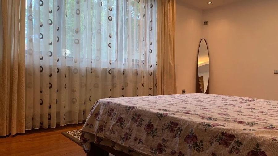 Casă individuală cu 5 camere cu Canalizare în 1 Mai