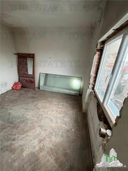 2 garsoniere adiacente la rosu pe Calea Grivitei, etaj 4 - 8