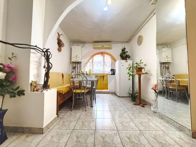 Apartament cu 3 camere, decomandat, pe strada Orsova - confort, eficie