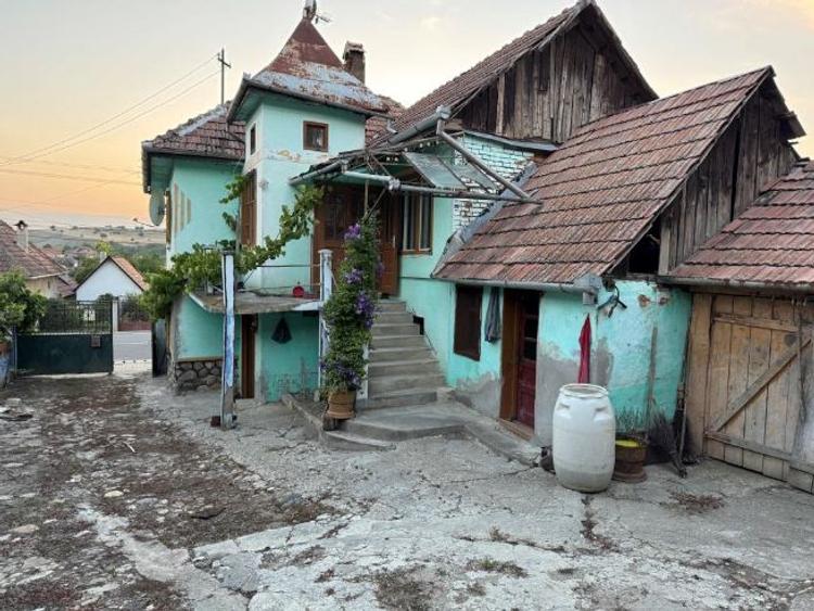 Vand casa parter+ etaj in Pauca la soseaua principala! - 5