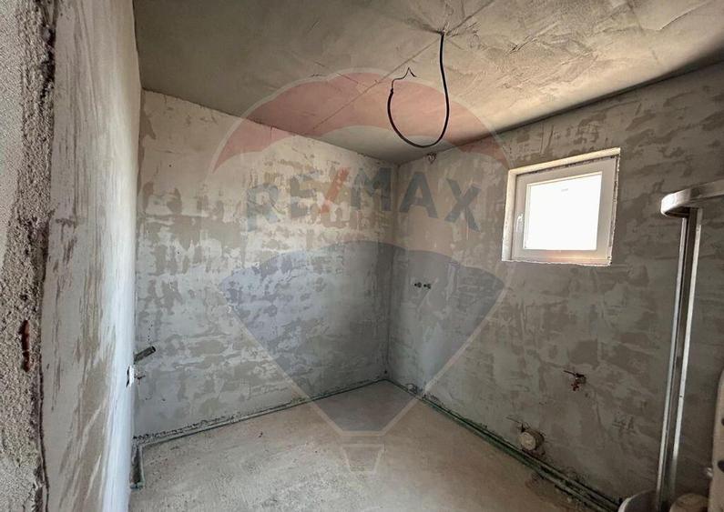 Casa de vanzare la gri cu 4 camere,teren 552mp in Les - 19