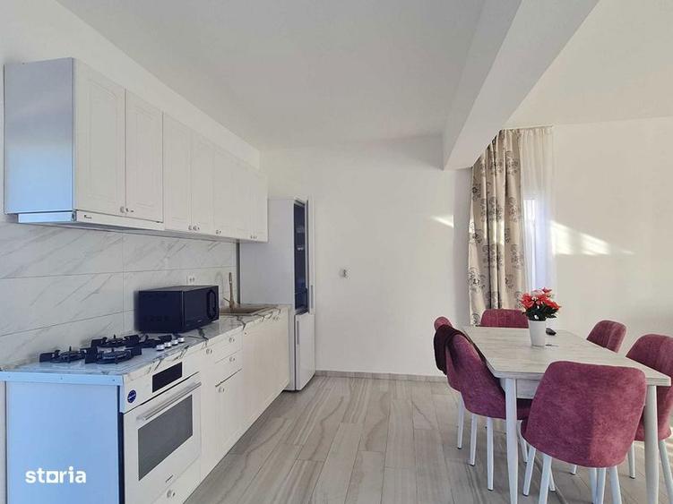 Inchiriez vila cu 5 camere, 2 bai,curte 430 mp,ratb 3 minute - 1