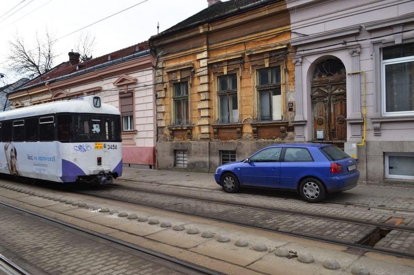 Cladire istorica intre P-ta Balcescu si P-ta Maria - 2