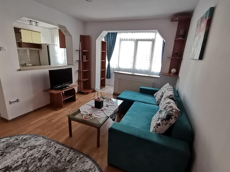 INCHIRIEZ  apartament  2  camere,renovat,zona Centrala - 1