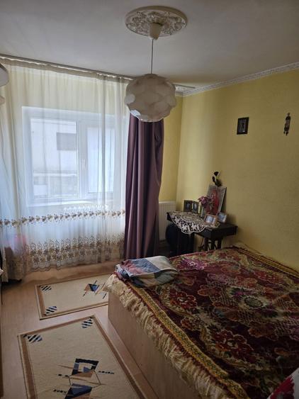 Apartament spatios cu 4 camere, decomandat Etaj 1, strada Gheorghe Lazar, Calarasi - 1