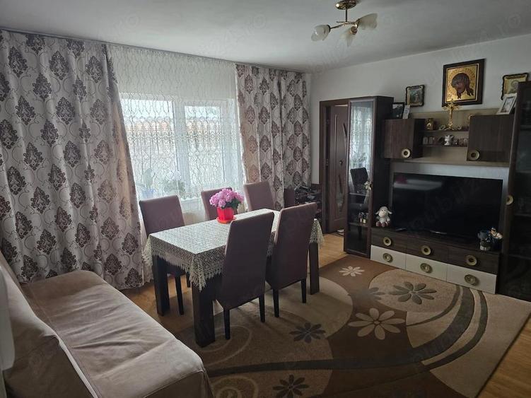 Vand apartament cu 3 camere - 1