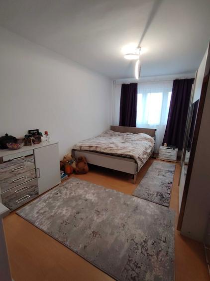 De vanzare apartament 4 camere AN - 2