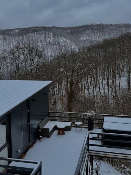 Cabana suspendata la 7 metrii inaltime , dispune de un teren de 1600 m - 8