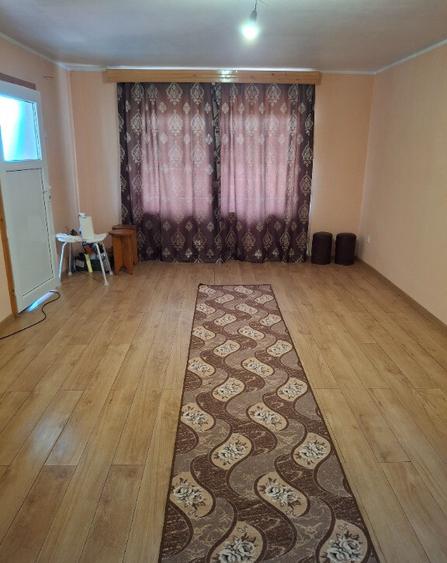 Casa, teren ?i anexe. In Boto?ani, Un?eni, Burle?ti - 14