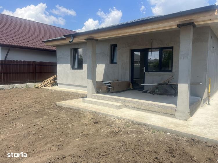 Casă cu 3 camere în Vânători