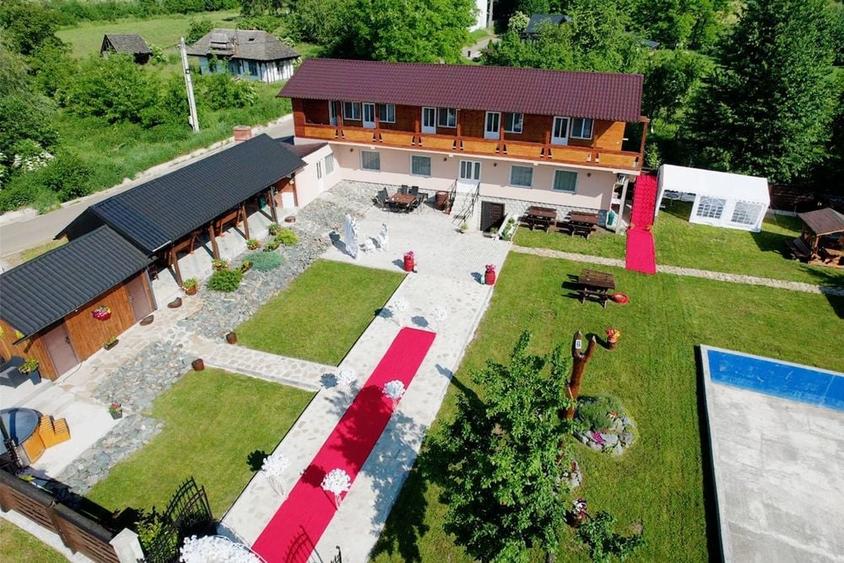 Casă cu 4 camere în Petricani