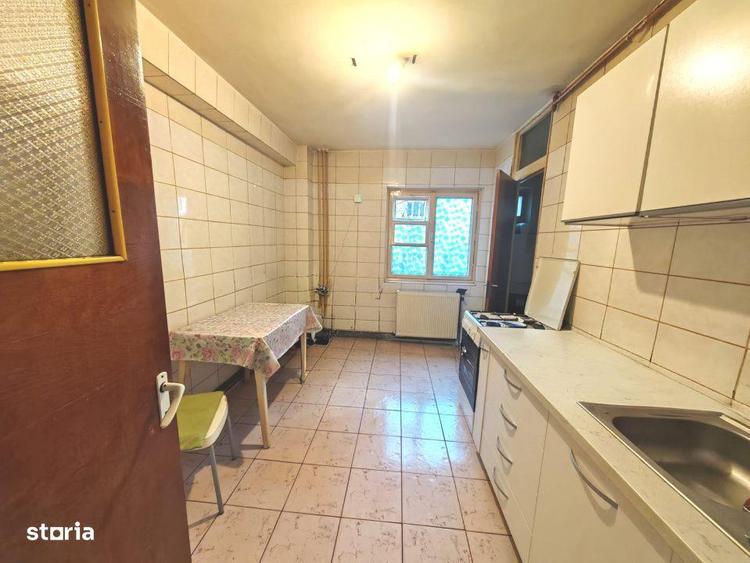 Apartament cu 4 camere decomandat în Rahova