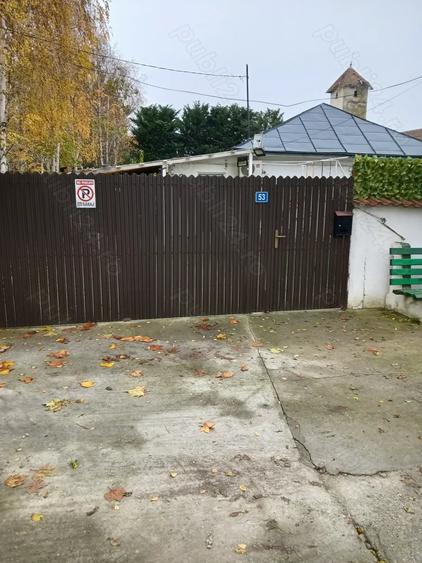 Casă cu 3 camere în Petrești