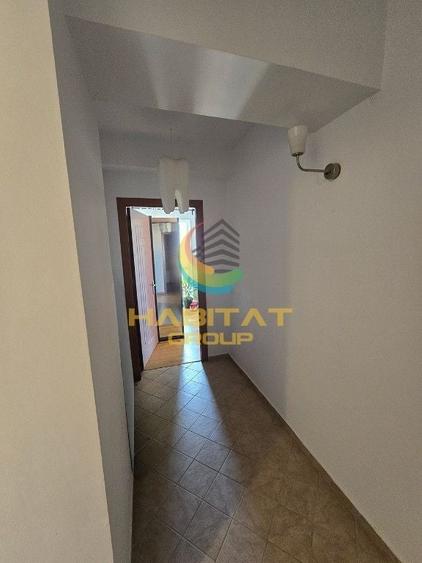 Apartament cu 4 camere decomandat, mobilat în Decebal