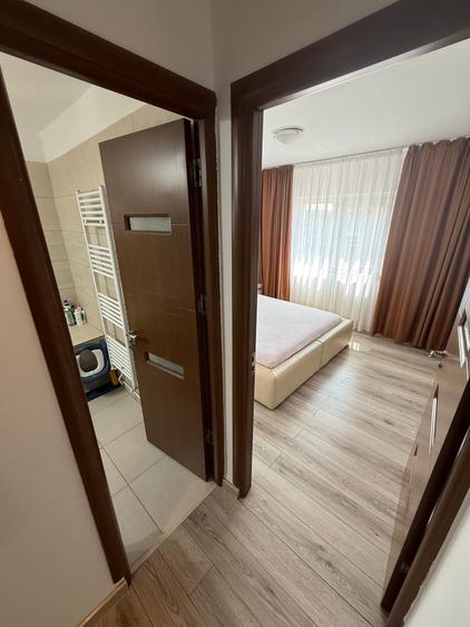 Apartament cu 3 camere decomandat în Craiovița Nouă