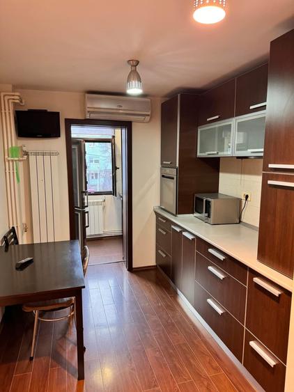 Apartament cu 2 camere decomandat în Micro 21