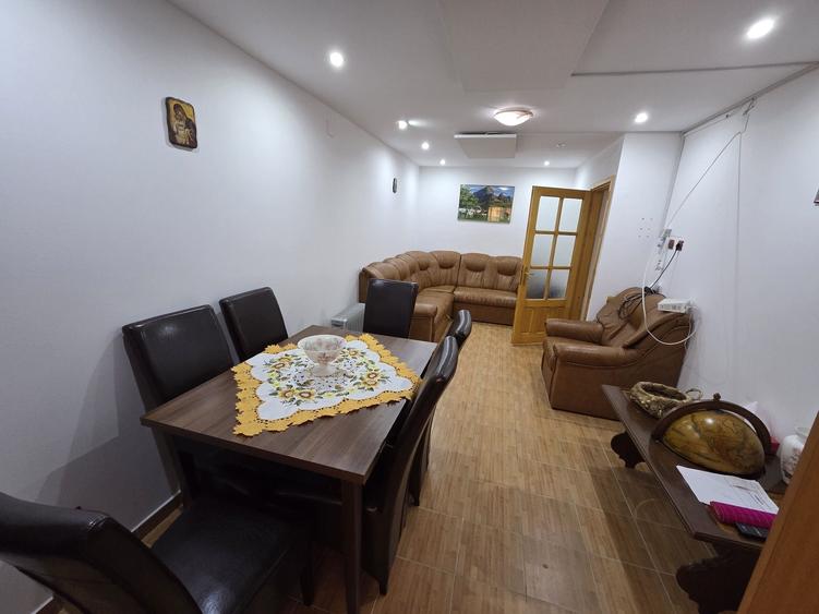 Apartament cu 3 camere semidecomandat în Poiana Brașov