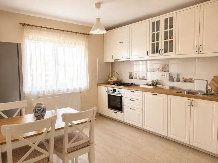 Apartament cu 2 camere decomandat, mobilat în Sebastian