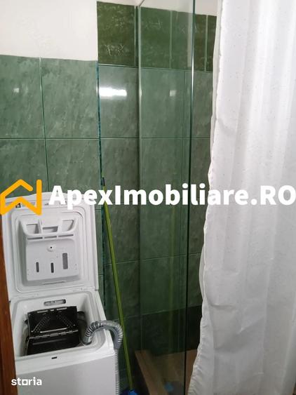Garsonieră decomandată în Romană