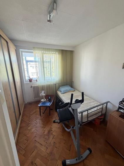 Apartament cu 3 camere semidecomandat, mobilat în Cotroceni