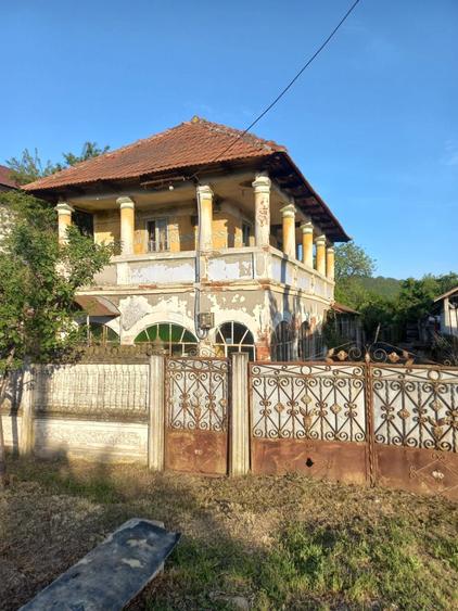 Casă cu 4 camere în Central