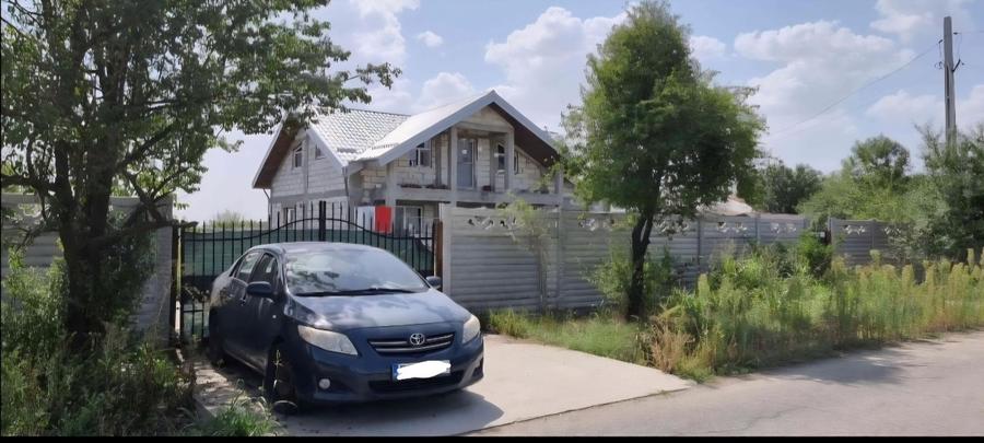 Casă individuală cu 5 camere cu Garaj în Mânăstioara