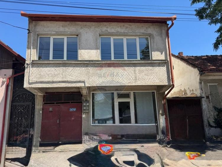 Casă individuală cu 3 camere cu Teren 60 Mp în Central