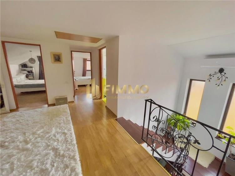 Casă individuală cu 7 camere cu Garaj în Sfântu Ilie