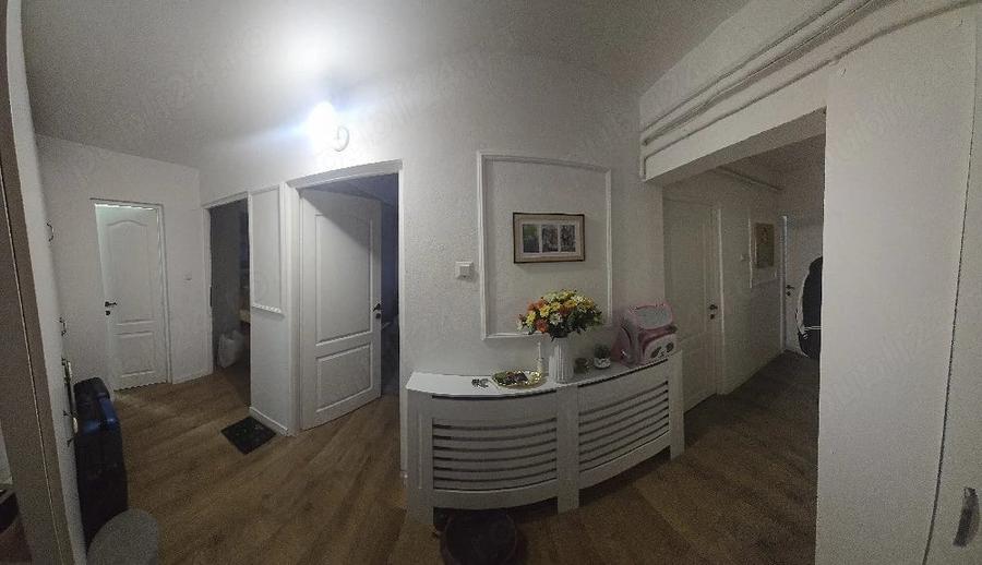 Apartament cu 3 camere decomandat în Sud