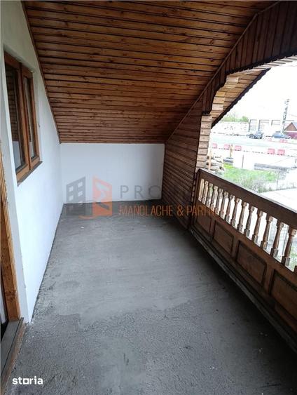 Casă cu 3 camere decomandat cu Teren 1378 Mp în Costești