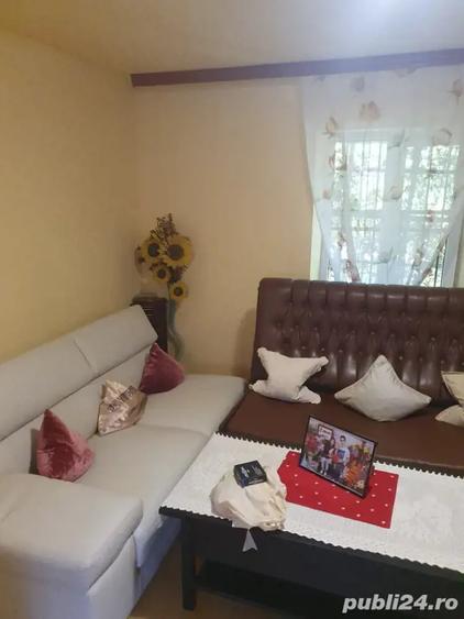 Casă cu 5 camere în Cogealac