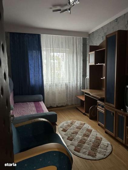 Apartament cu 3 camere decomandat în Prundu