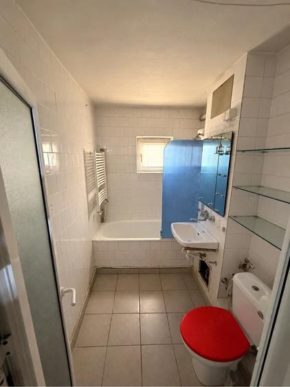 Apartament cu 3 camere decomandat în Bere