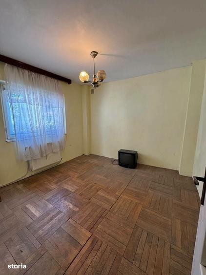 De vanzare apartament cu 3 camere, etajul 1, pret 62.500 euro - 2