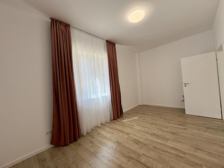 Apartament cu 3 camere semidecomandat în Florești