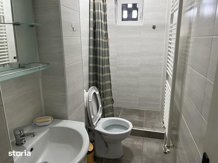 Apartament cu 3 camere semidecomandat în Micro 5