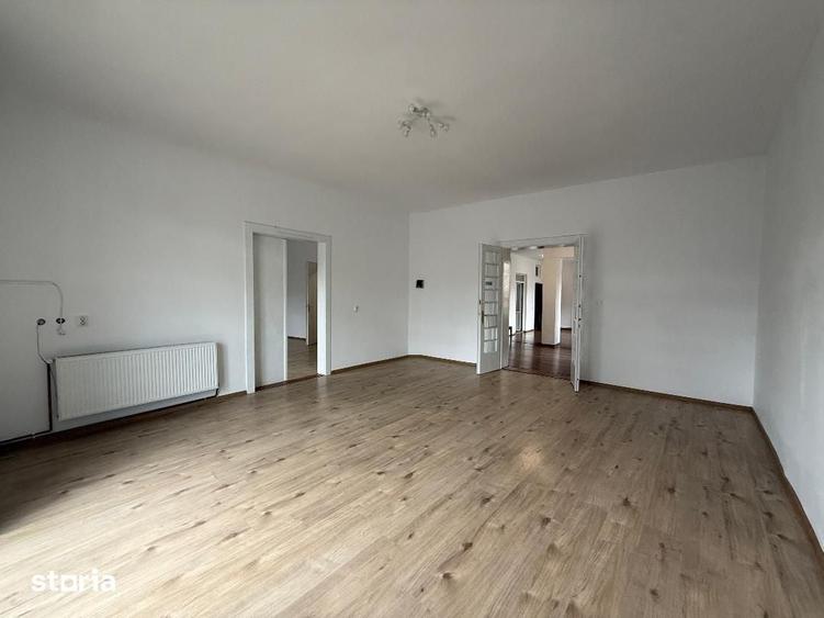 Casă cu 4 camere cu Teren 430 Mp în Cetate