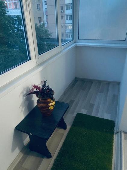 Apartament cu 3 camere decomandat în Exterior Vest