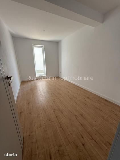 BLOC NOU, Str. Brandu?elorAp. 3 camere, curte privata, loc de parcare