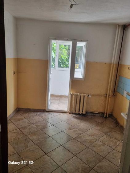 Apartament cu 3 camere semidecomandat în Liviu Rebreanu