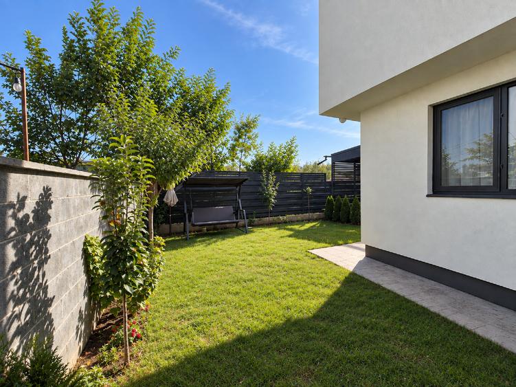 Duplex cu 5 camere cu Canalizare în Central