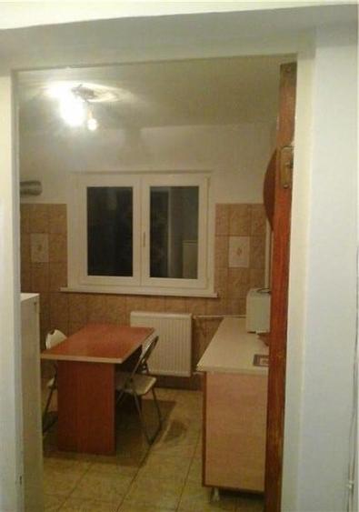 Apartament cu 2 camere semidecomandat, mobilat în 13 Septembrie