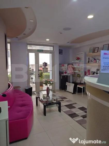 Spațiu comercial, de 290 mp, în Micro 3